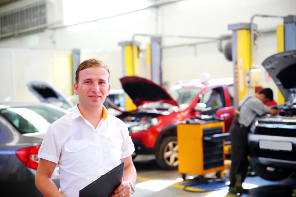 Centre de vitrage automobile en atelier équipé pour le recalibrage ADAS, alternative au calibrage à domicile pour assurer la conformité